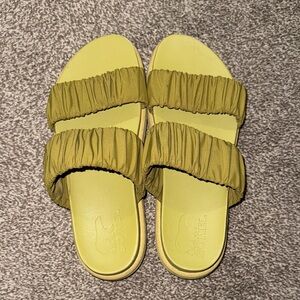 Sorel Size 7 Women’s Chartreuse Slide Sandals